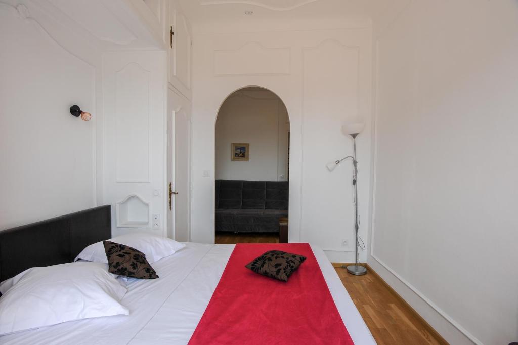 Готель Hotel Le Vauban. ВільфраншсюрМер, Франція. Ціни та Бронювання